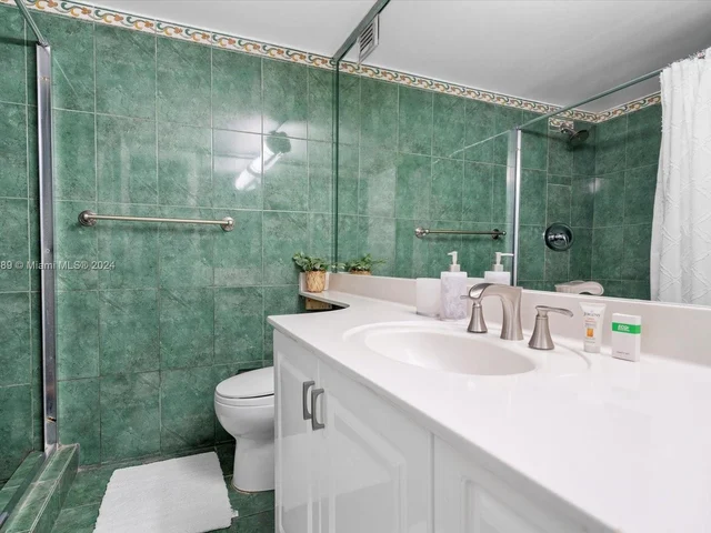 5225 Collins Ave # 910, Miami Beach FL 33140