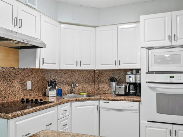 5225 Collins Ave # 910, Miami Beach FL 33140