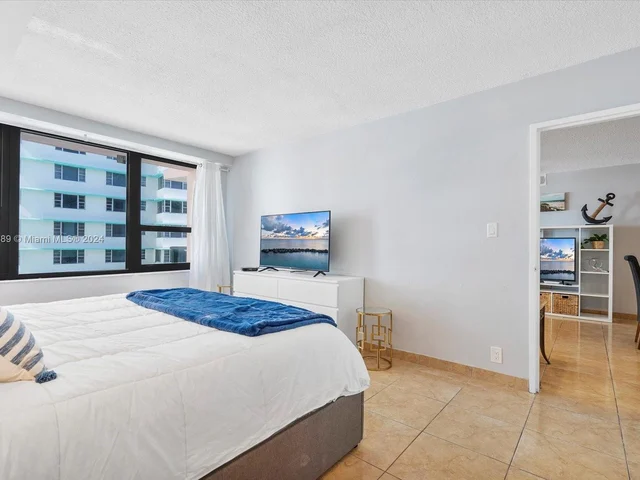 5225 Collins Ave # 910, Miami Beach FL 33140