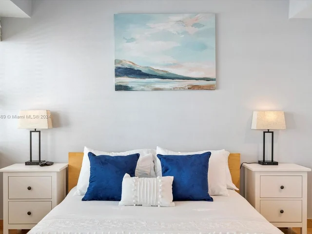 5225 Collins Ave # 910, Miami Beach FL 33140