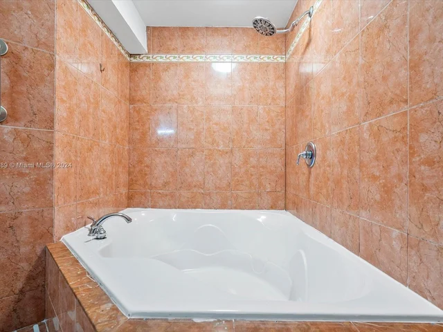 5225 Collins Ave # 910, Miami Beach FL 33140