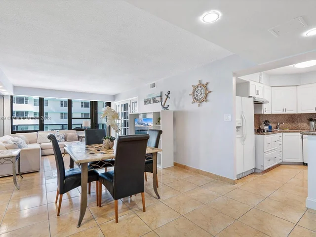 5225 Collins Ave # 910, Miami Beach FL 33140