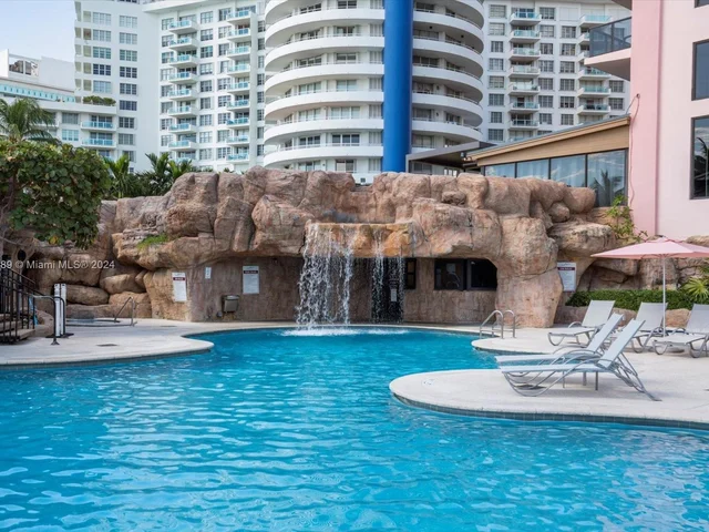 5225 Collins Ave # 910, Miami Beach FL 33140