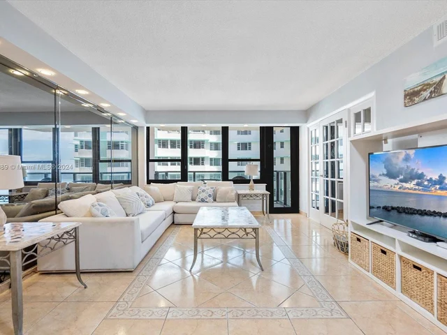 5225 Collins Ave # 910, Miami Beach FL 33140