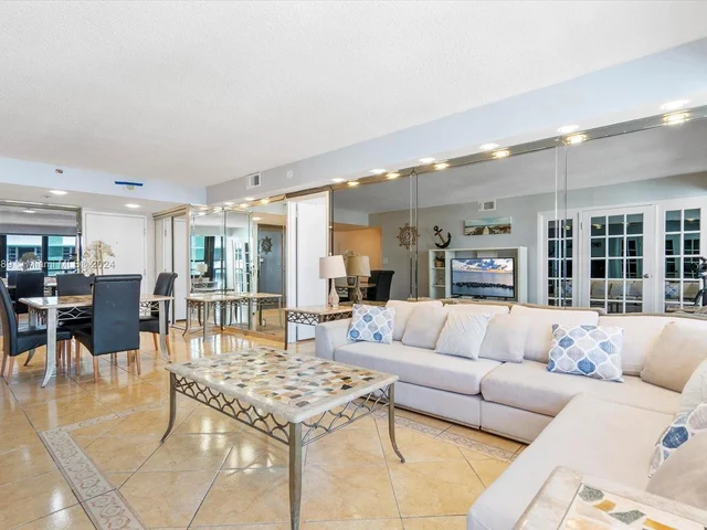 5225 Collins Ave # 910, Miami Beach FL 33140