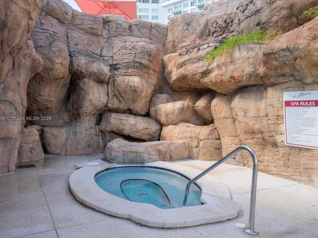 5225 Collins Ave # 910, Miami Beach FL 33140