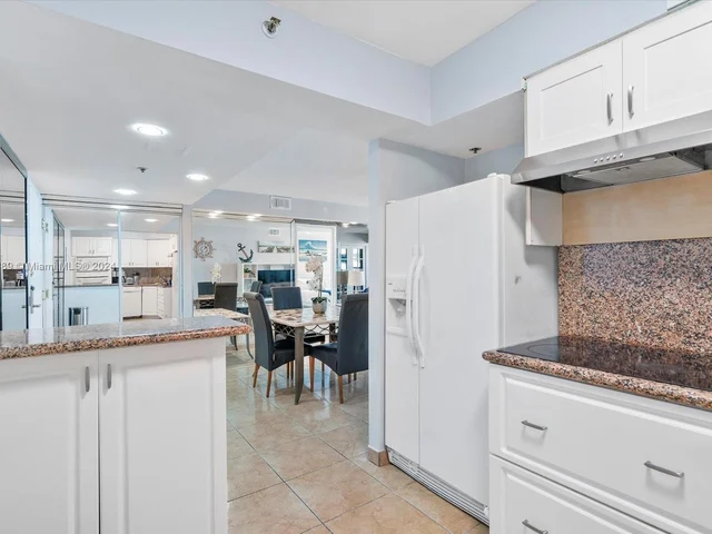 5225 Collins Ave # 910, Miami Beach FL 33140