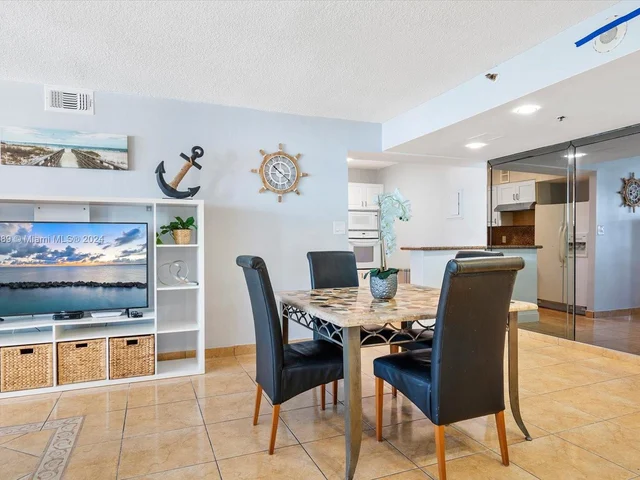 5225 Collins Ave # 910, Miami Beach FL 33140