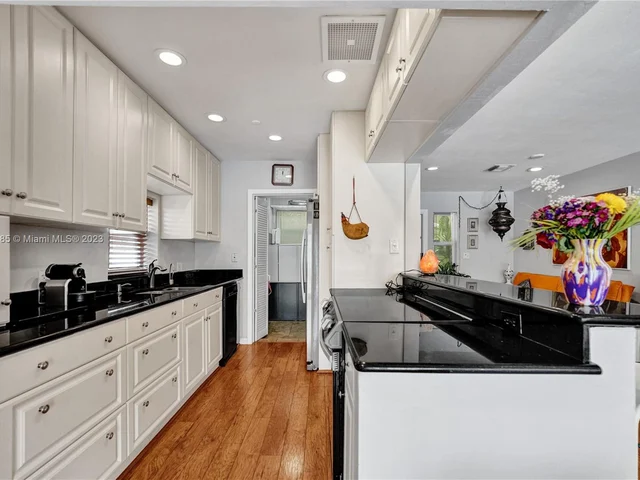 2402 SE 13th Ct, Pompano Beach FL 33062