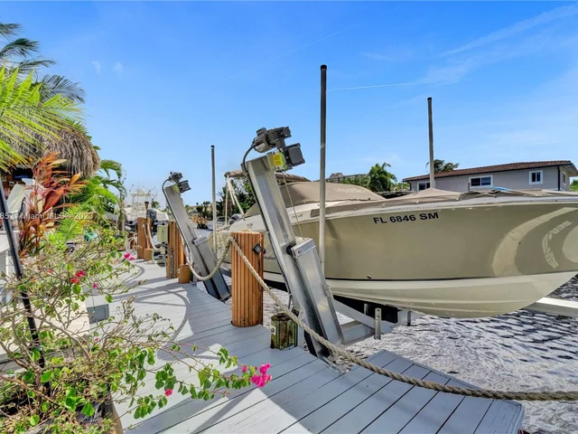 2402 SE 13th Ct, Pompano Beach FL 33062