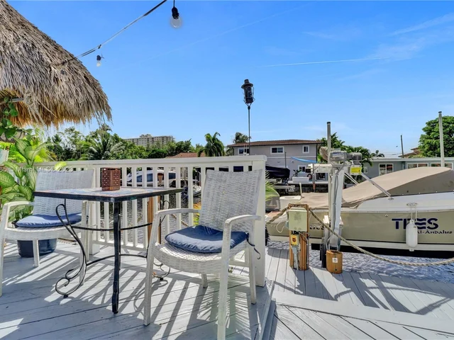 2402 SE 13th Ct, Pompano Beach FL 33062