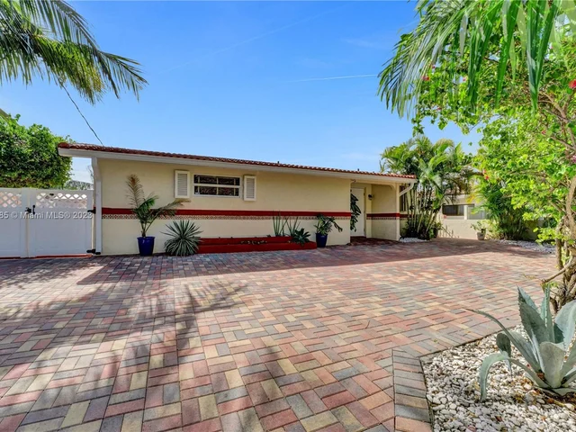 2402 SE 13th Ct, Pompano Beach FL 33062