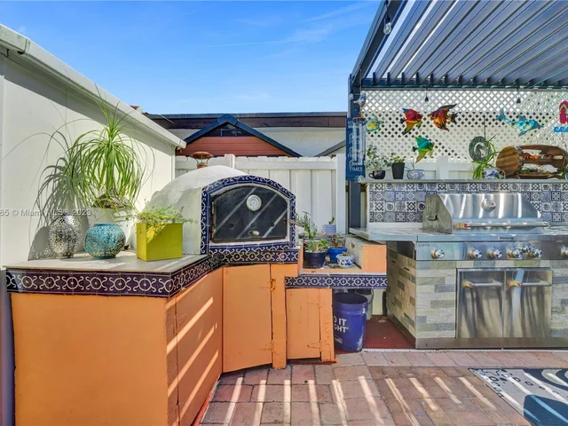 2402 SE 13th Ct, Pompano Beach FL 33062