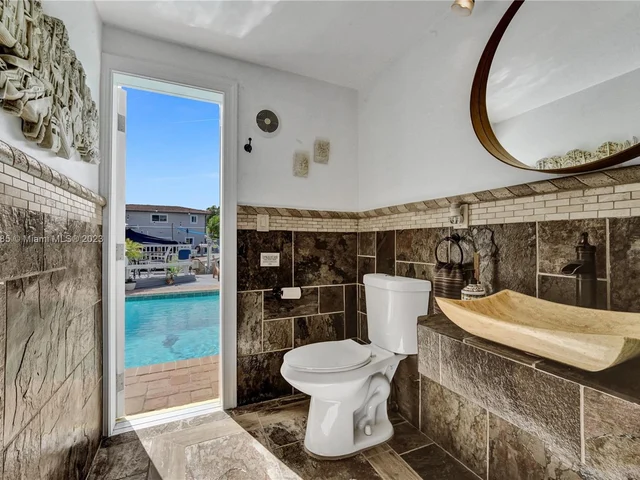 2402 SE 13th Ct, Pompano Beach FL 33062