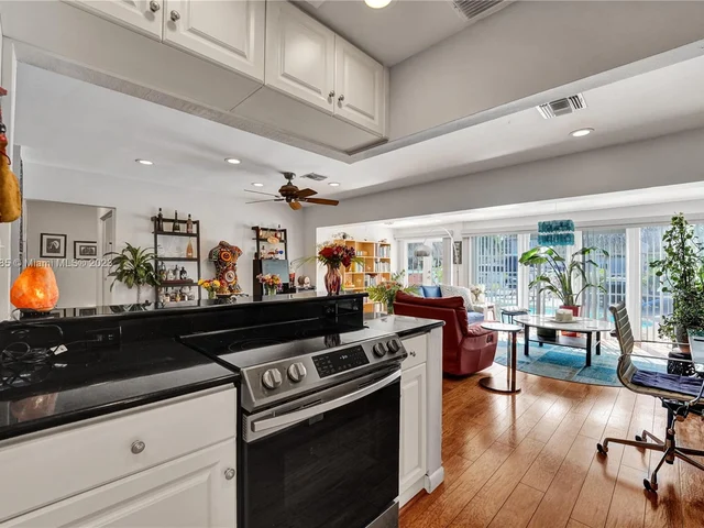 2402 SE 13th Ct, Pompano Beach FL 33062