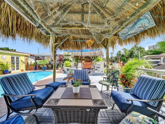 2402 SE 13th Ct, Pompano Beach FL 33062