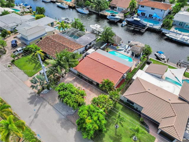 2402 SE 13th Ct, Pompano Beach FL 33062