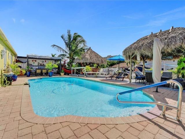 2402 SE 13th Ct, Pompano Beach FL 33062