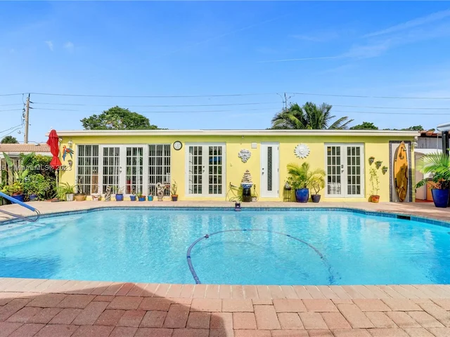 2402 SE 13th Ct, Pompano Beach FL 33062