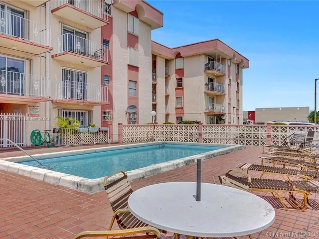 6820 W Flagler St # 409, Miami FL 33144