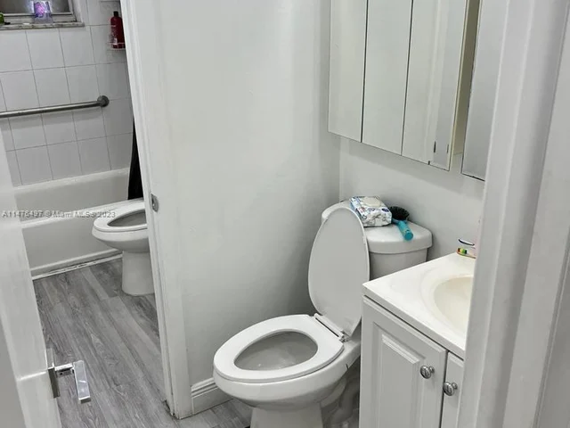 6820 W Flagler St # 409, Miami FL 33144