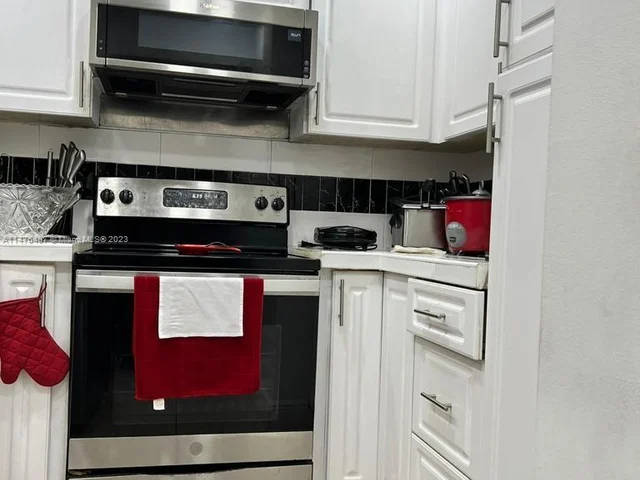 6820 W Flagler St # 409, Miami FL 33144