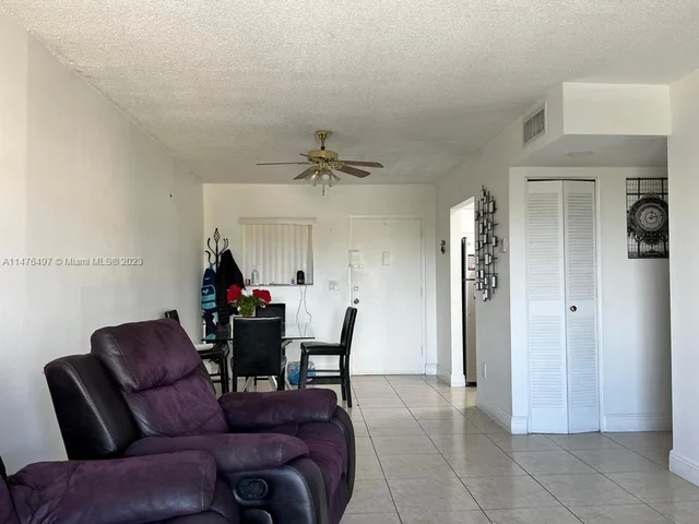6820 W Flagler St # 409, Miami FL 33144