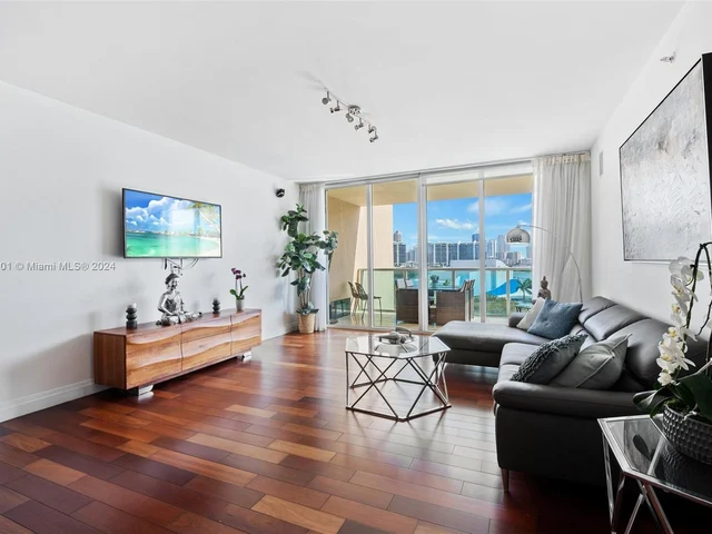 3330 NE 190th St # 717, Aventura FL 33180