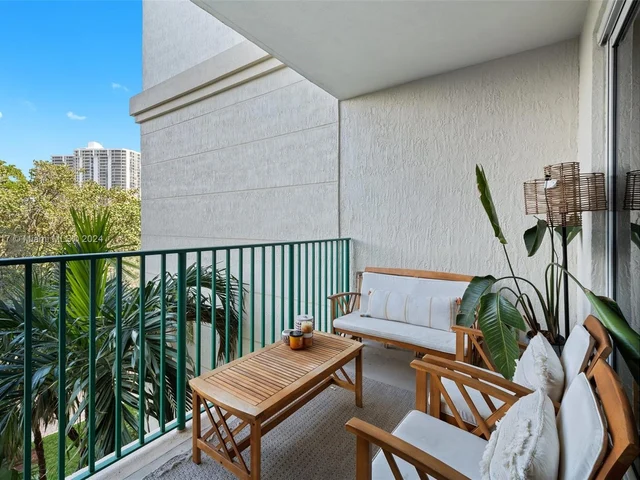 20000 E Country Club Dr # 314, Aventura FL 33180