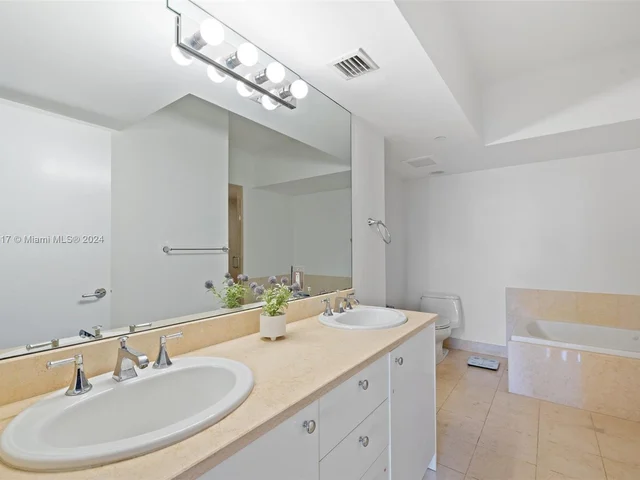 20000 E Country Club Dr # 314, Aventura FL 33180