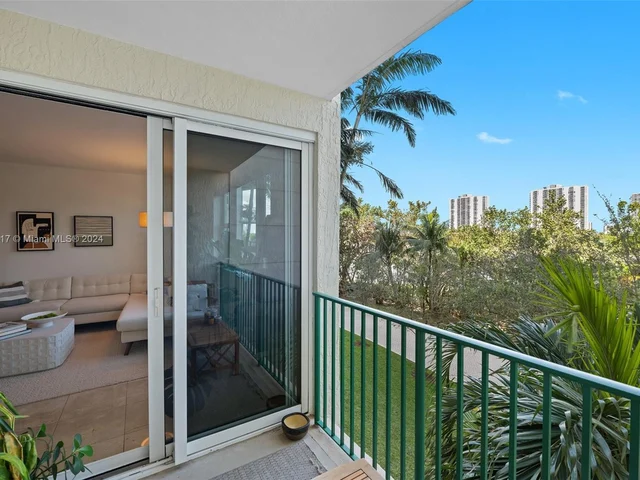 20000 E Country Club Dr # 314, Aventura FL 33180