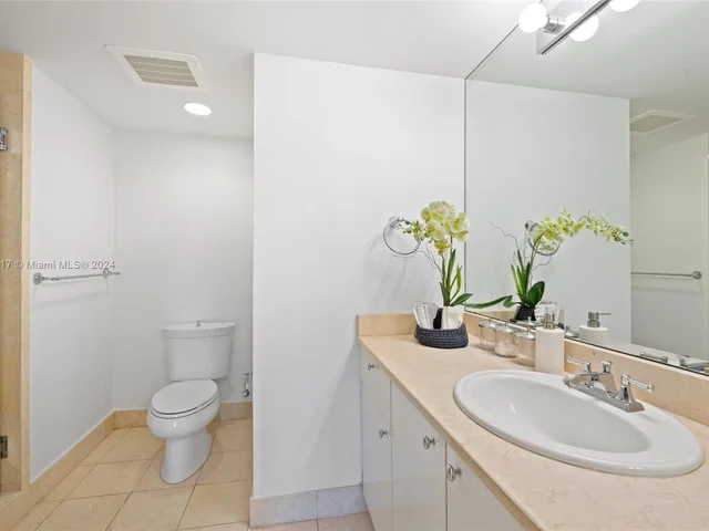 20000 E Country Club Dr # 314, Aventura FL 33180