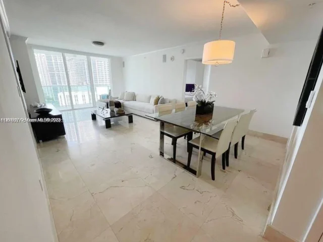 31 SE 5th St # 1908, Miami FL 33131