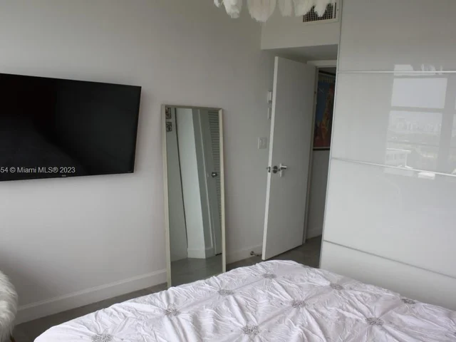 5700 Collins Ave # 16H, Miami Beach FL 33140