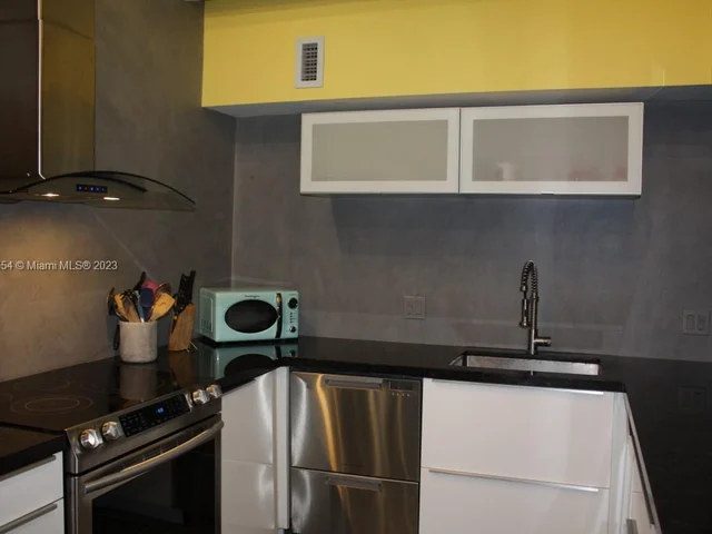 5700 Collins Ave # 16H, Miami Beach FL 33140