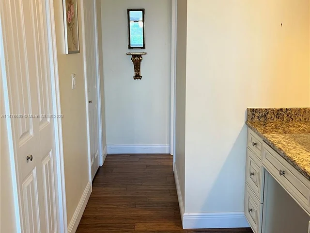 4350 Hillcrest Dr # 800, Hollywood FL 33021