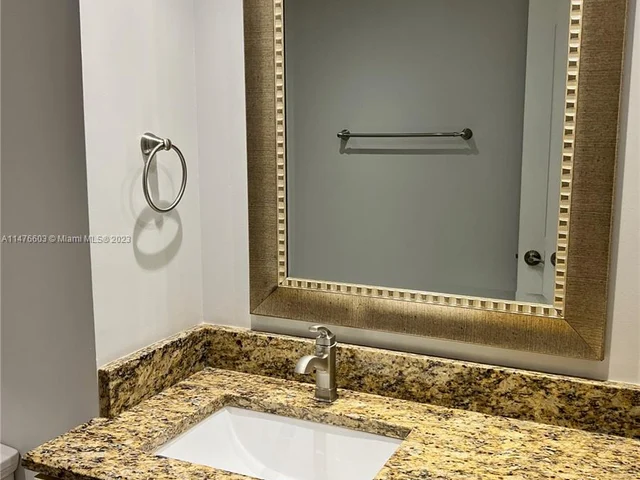 4350 Hillcrest Dr # 800, Hollywood FL 33021