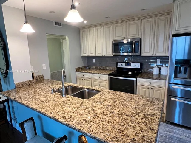 4350 Hillcrest Dr # 800, Hollywood FL 33021