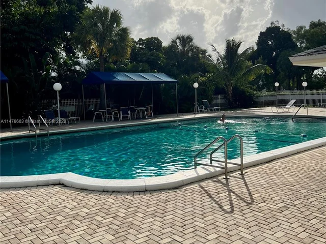 4350 Hillcrest Dr # 800, Hollywood FL 33021