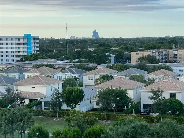 4350 Hillcrest Dr # 800, Hollywood FL 33021