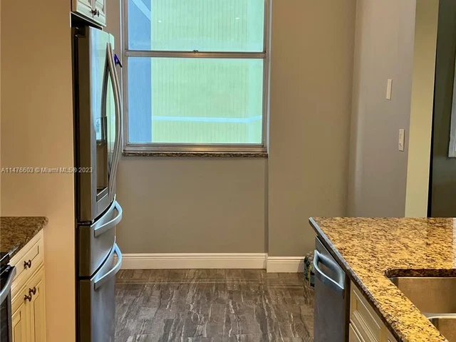 4350 Hillcrest Dr # 800, Hollywood FL 33021