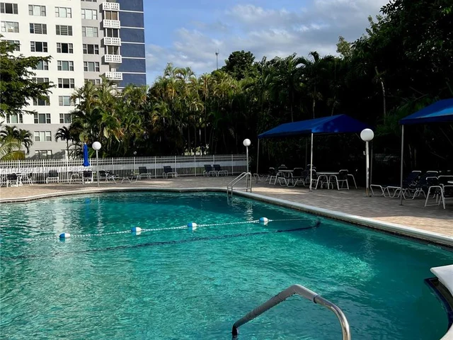 4350 Hillcrest Dr # 800, Hollywood FL 33021