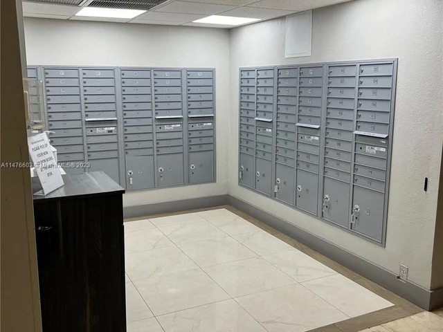 4350 Hillcrest Dr # 800, Hollywood FL 33021