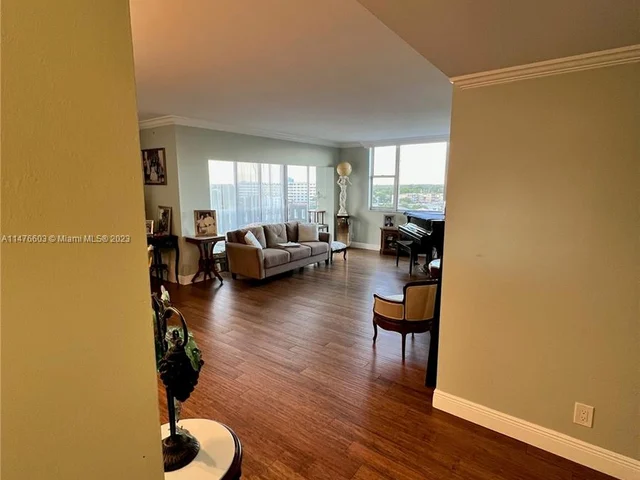 4350 Hillcrest Dr # 800, Hollywood FL 33021