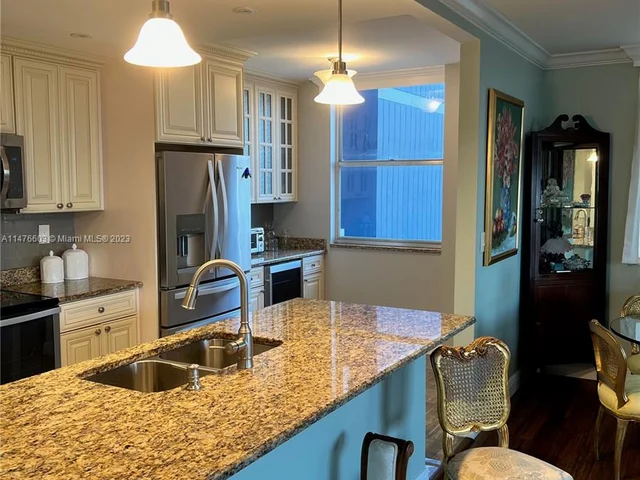 4350 Hillcrest Dr # 800, Hollywood FL 33021