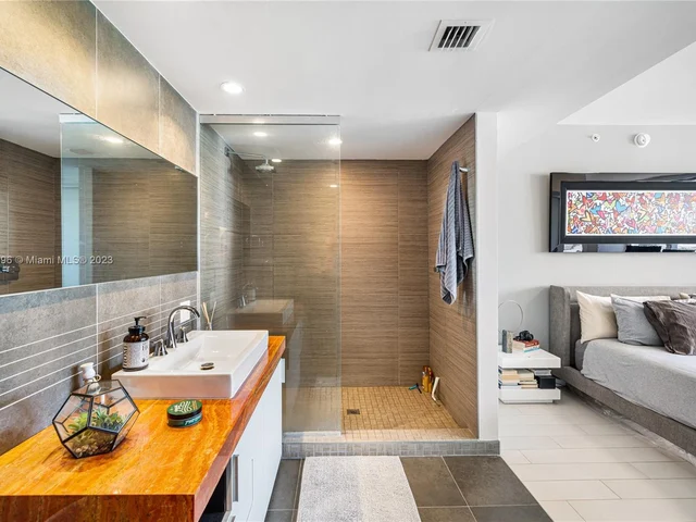 2155 Washington Ct # 307, Miami Beach FL 33139