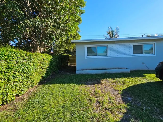 920 NW 200th St, Miami Gardens FL 33169