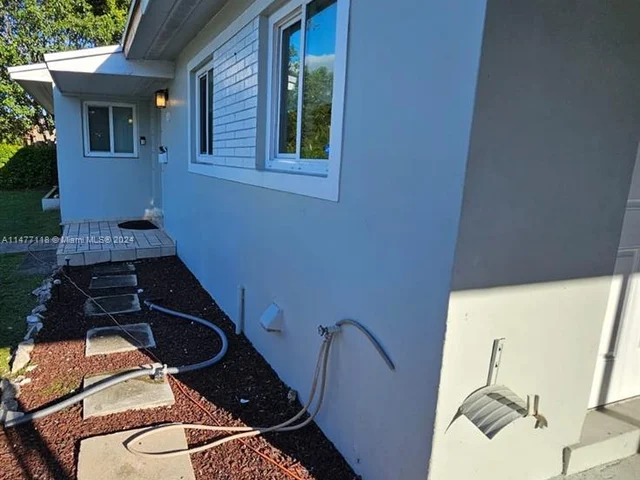 920 NW 200th St, Miami Gardens FL 33169