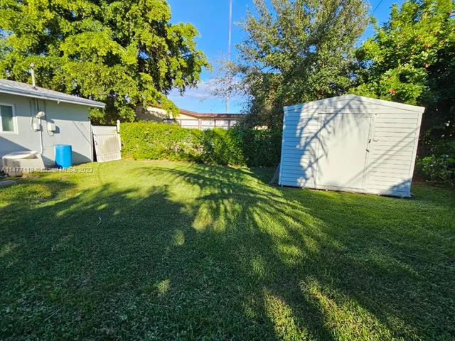 920 NW 200th St, Miami Gardens FL 33169