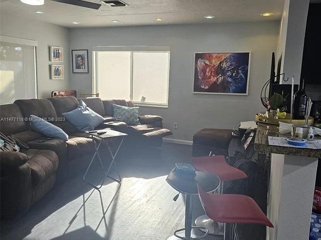 920 NW 200th St, Miami Gardens FL 33169